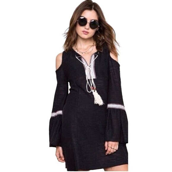 Hayden LA Cold Shoulder Black Knit Boho Bell Sleeve Dress Tunic Size Large - Picture 1 of 7